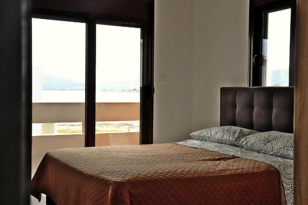 Sea Breeze Apartment Haraki Exterior photo